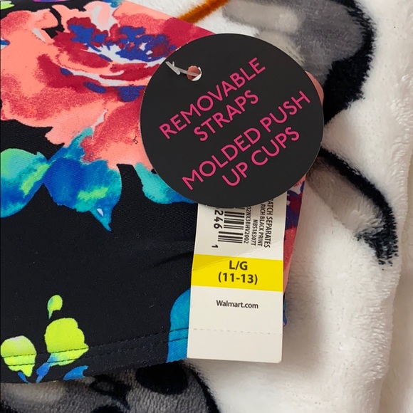 2 Piece Bathing suit - Picture 4 of 5